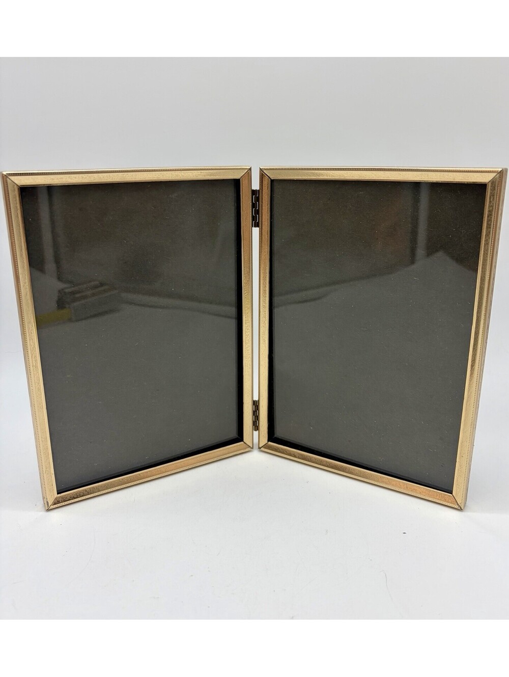 Vtg MCM  Gold-tone Metal Double Hinged Photo Picture Frame 5x7 Bi-Fold Folding